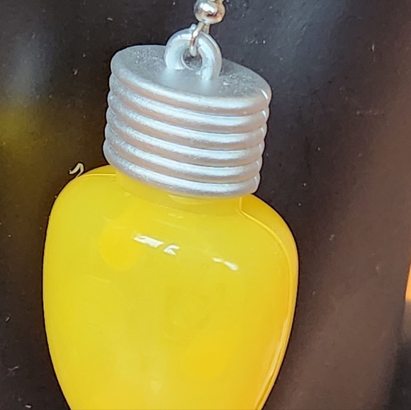 LIght Up Yellow Christmas Light Bulb Earrings Holiday Party Earrings NWT Gifts - Picture 6 of 8